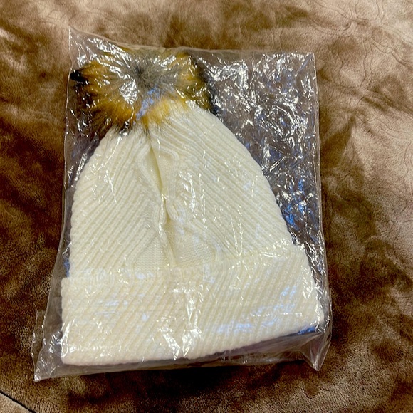 Northern Reflections toque - Picture 1 of 2